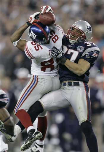 Giants David Tyree catches football with his head at Superbowl XLII